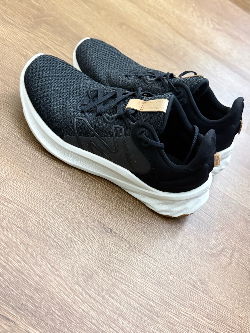 New Balance Fresh Foam Roav V2 Black Gray Athletic Running Shoes Womens Size 7.5